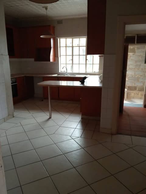 For rent - johannesburg
property details:
-  in Kensington