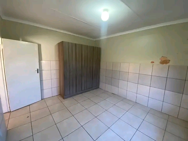 One fitted  bedroom  cottage, comes with  fit  in Birch Acres