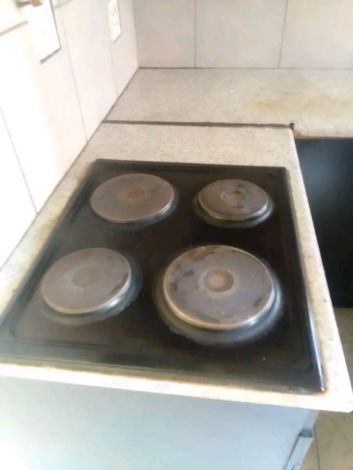 A loan standing 3  bedroom house available fo  in Vosloorus