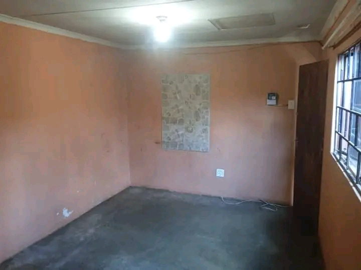 Room to rent available at ililiba.
-not tile  in Tembisa