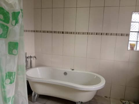Soweto (sekota street)
spacious fitted room   in Orlando East