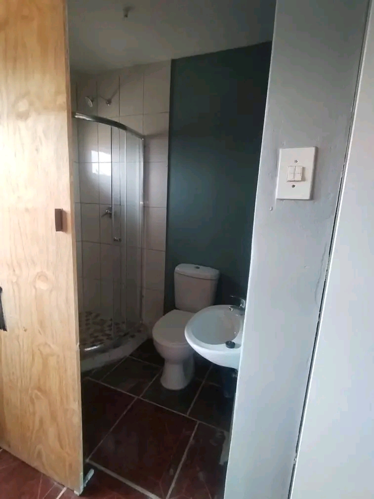 Bachelor for rental
huge space
prepaid elec  in Vosloorus