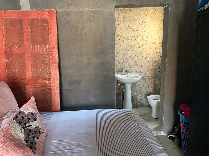 2 room open plan available immediately at umn  in Tembisa