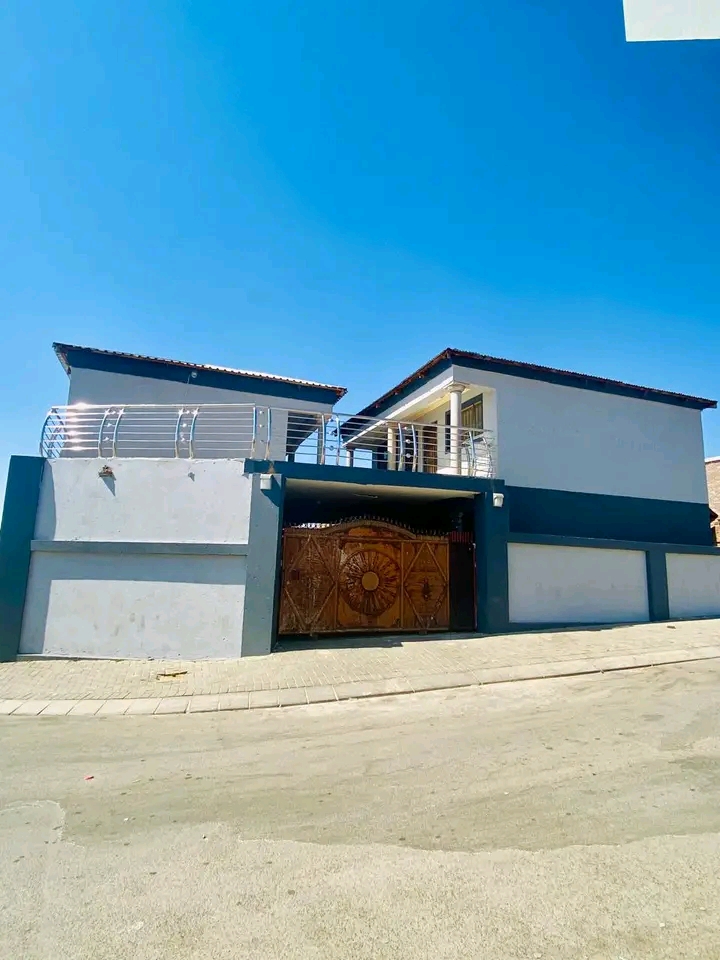 Bachelors room available for rent in r3200
*  in Ebony Park