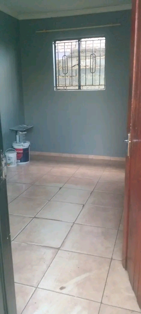 Room to rent in ext 11 (soweto). rent r1000 n  in Protea Glen