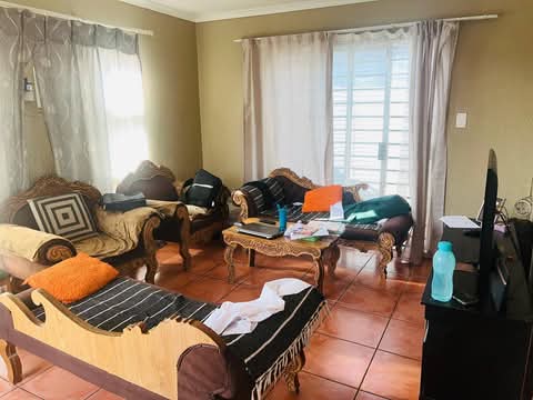 3 bedroom house in ext 5 available from 1 mar  in Cosmo City