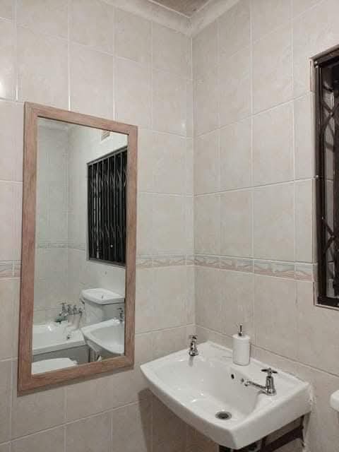 Rental price r5800 plus deposit
fitted kitch  in Dawn Park