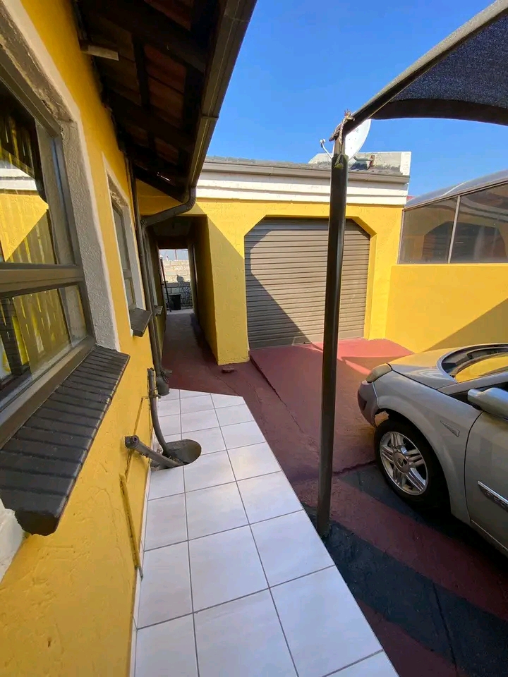 House to rent in eastfield
asked price : r50  in Vosloorus
