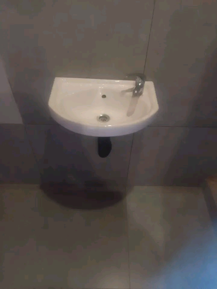 En suite available in zone 2 rent 2500 deposi  in Diepkloof