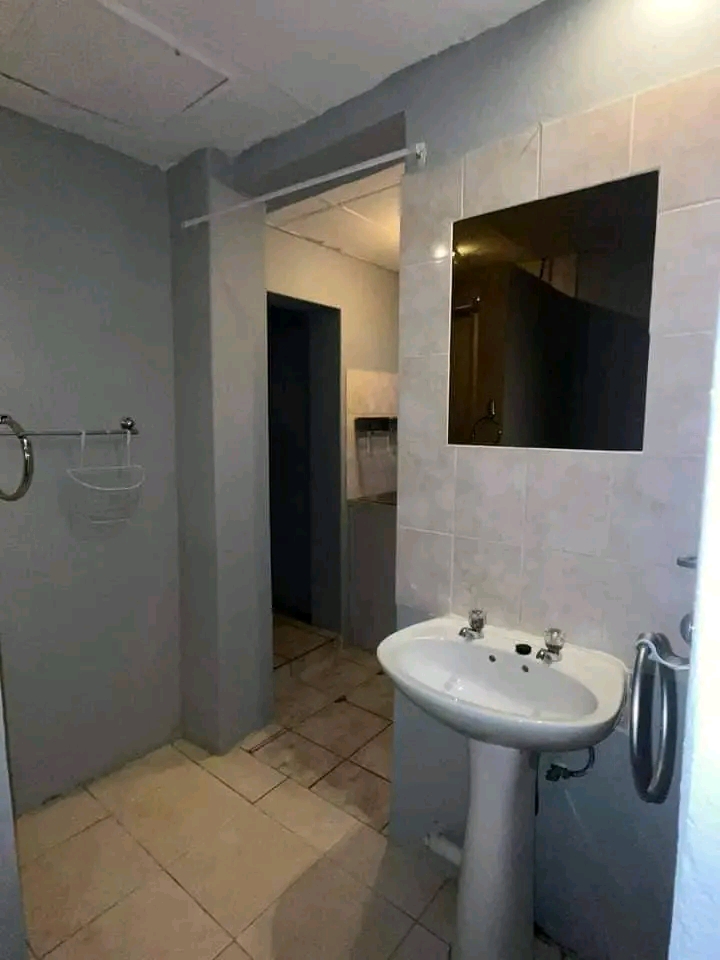 2 bedroom cottage to let in gerdview
good da  in Germiston