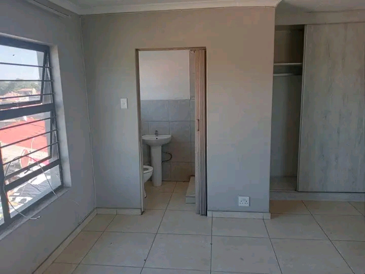 Available cottage in zone 9
r2500 per month+  in Meadowlands