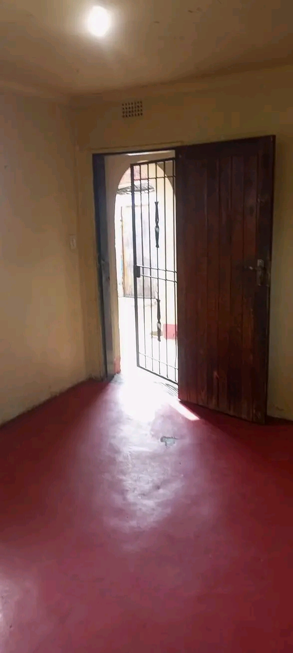 Spacious room available rent r1300* 5 minutes  in Dube