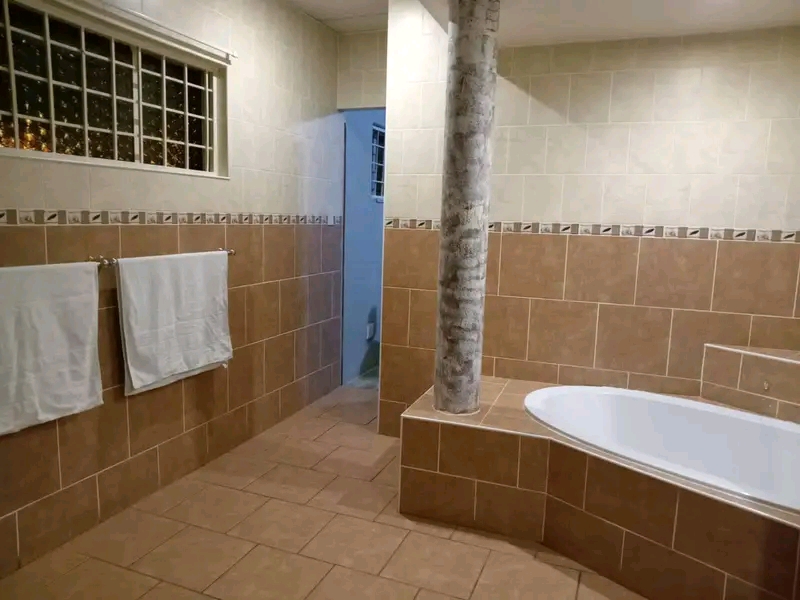 A 4 bedrooms house consists of lounge,kitchen  in Kempton Park