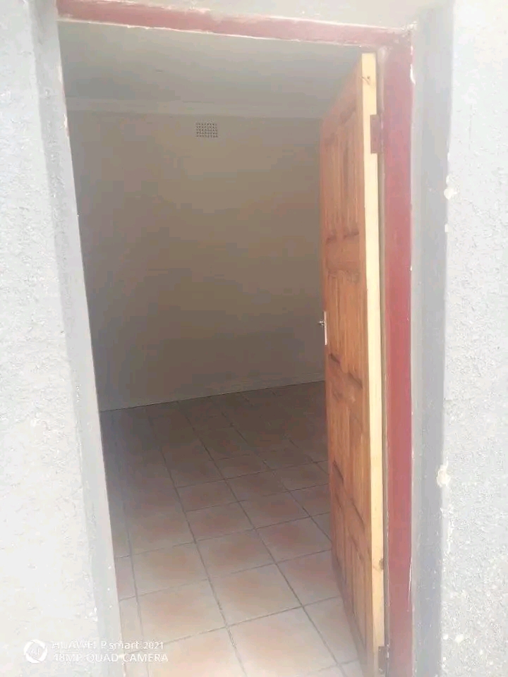 Outside room to rent 1st of june in number 2   in The Hill