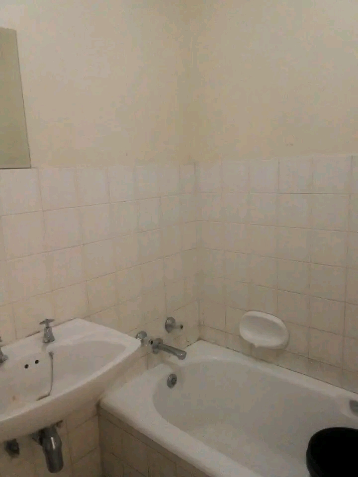 Big room available immediately water and elec  in Sunnyside
