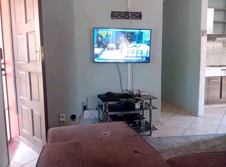 3 bedroom house 💯
*rent : 6300
*deposit   in Birch Acres