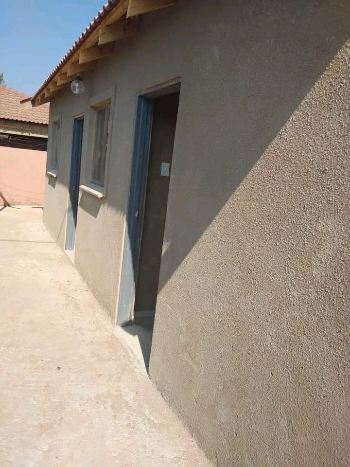 1 room to rent in ext 6
no 21753/3
legokobu  in Vosloorus