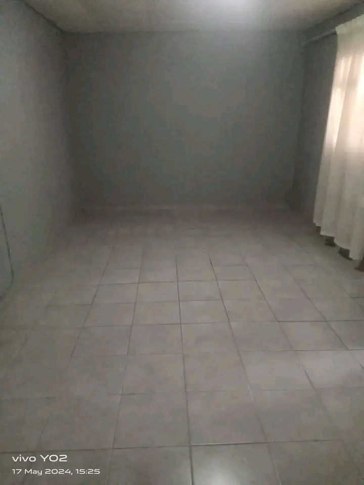 Garage room available in dk zone 2 rent 2200   in Diepkloof
