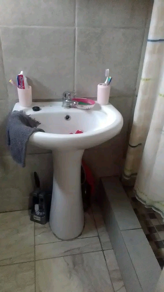 Ext 5 near cell c 
r2700 rent
r1500 deposit  in Ebony Park