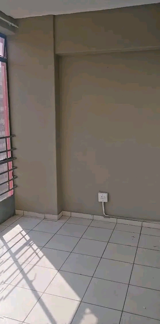 Small bedroom with fitted wardrobe for 1900 a  in Hillbrow