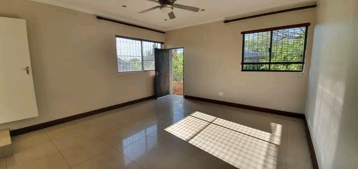 100 m2 - spacious! garden flat huge living ar  in The Reeds