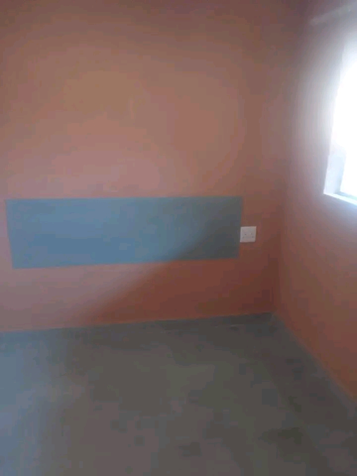 En suite available in zone 2 rent 2500 deposi  in Diepkloof