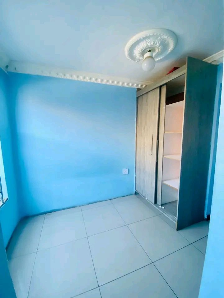 Bachelors room available for rent in r3200
*  in Ebony Park