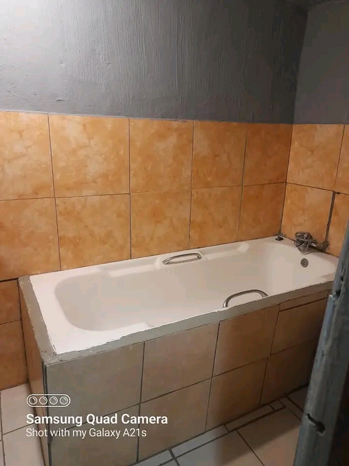 1 bedroom cottage available immediately at 8t  in La Rochelle