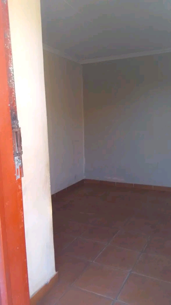 2 room zozo at orlando east opposite diepkloo  in Diepkloof