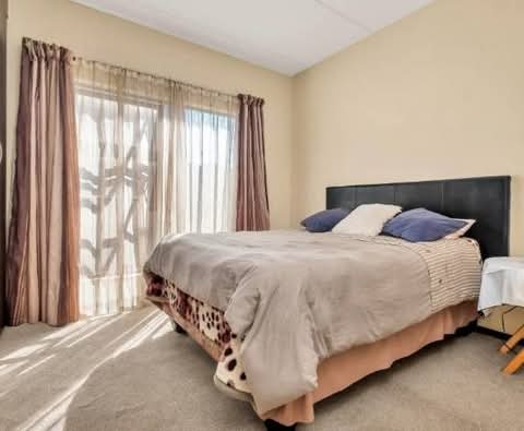 A beautiful, well maintained 2 bed 1 bath gro  in Northriding