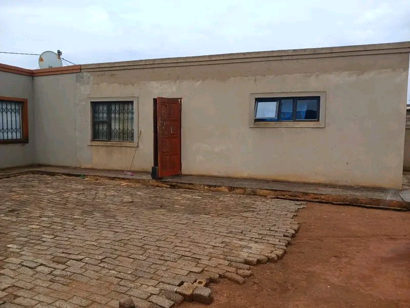 We are looking for a family who needs to rent  in Moleleki