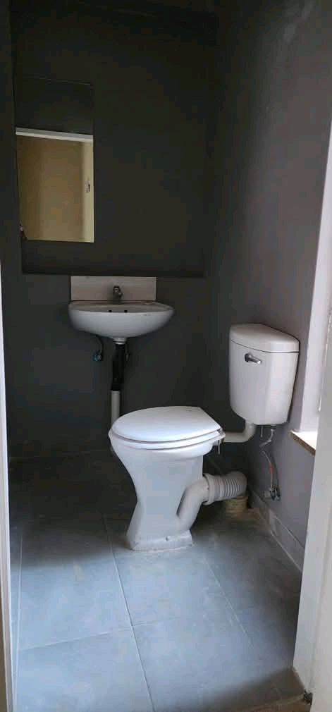 Big bachelor cottage is available for r5200.   in Kensington