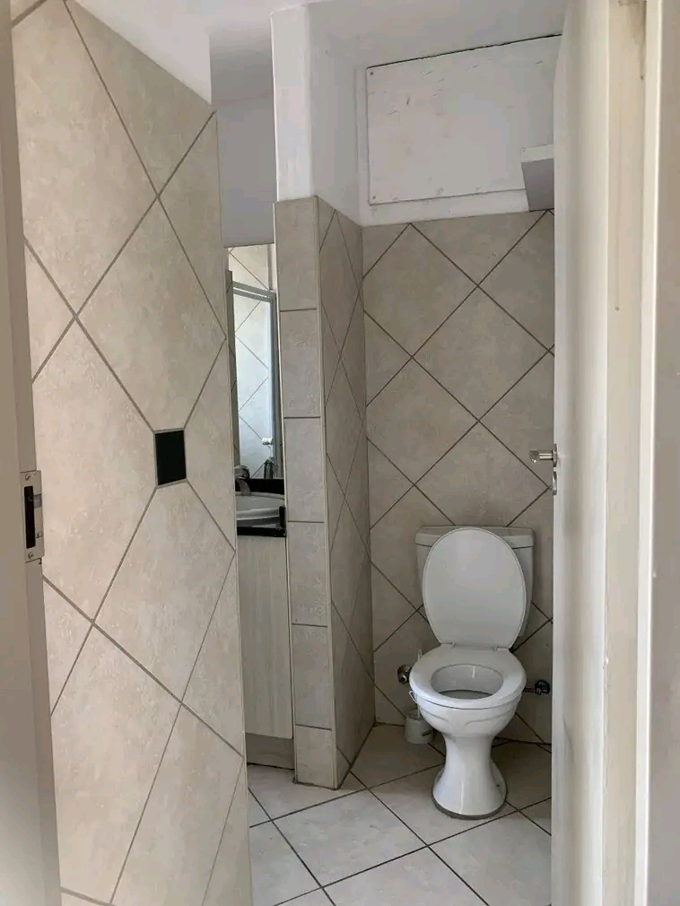 A neat and cosy 1 bed 1 bath apartment is ava  in Northriding