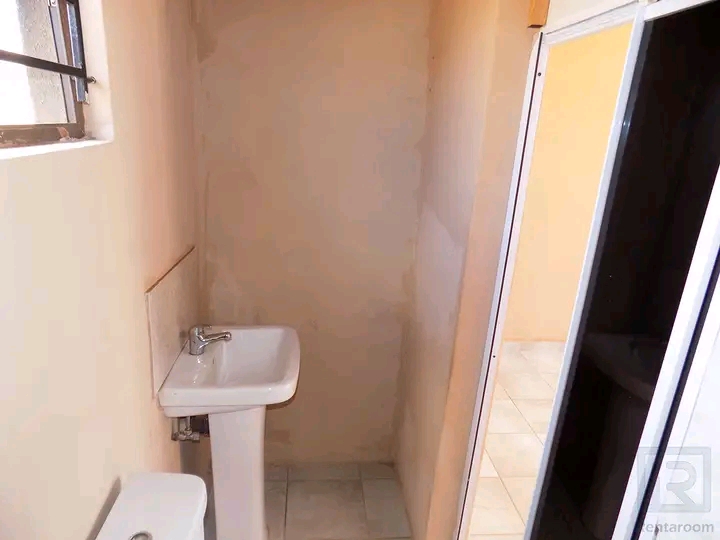Beautiful ensuite room available to rent
ren  in Protea Glen