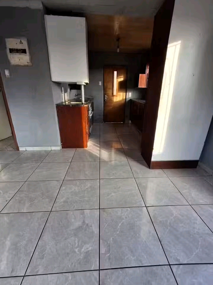 2 bedrooms house with built in wardrobes,fitt  in Vosloorus