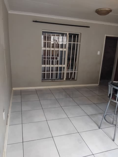 1 bedroom cottage rental 
*on-going renovati  in Clayville