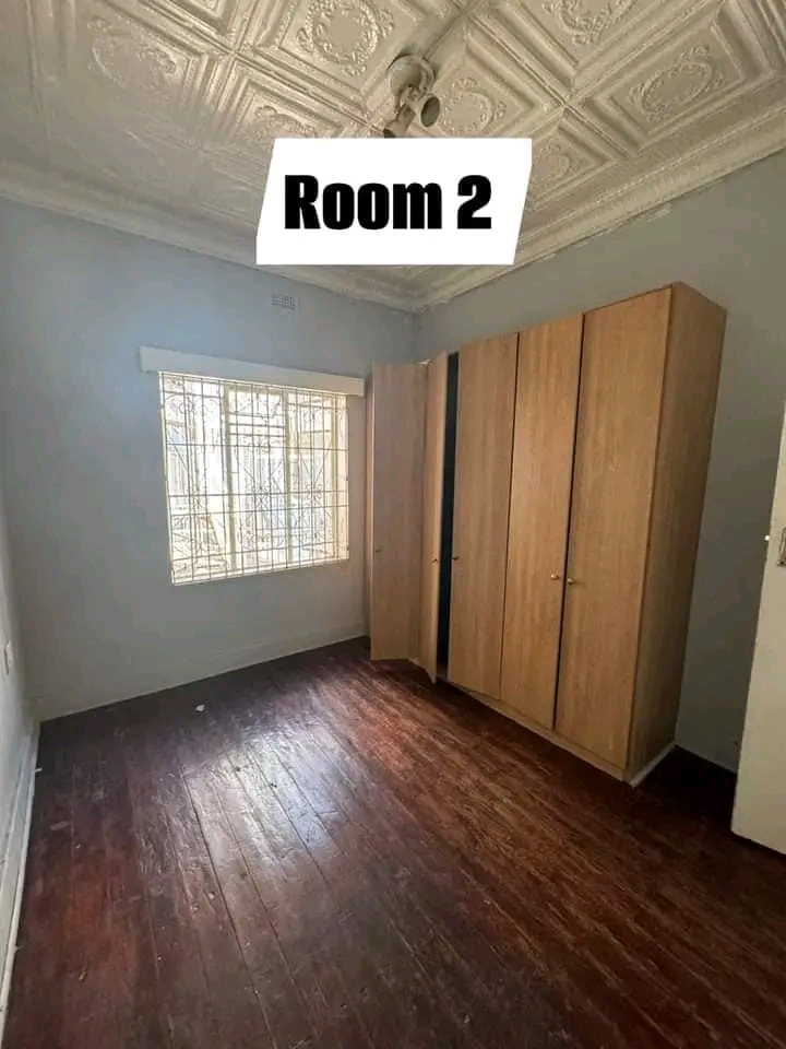 Rooms to let in a 3 bedroom house
room 1 (en  in Bezuidenhout Valley