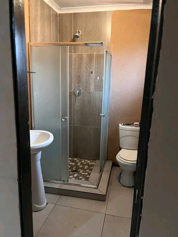 2 bachelor units available immediately for oc  in Katlehong