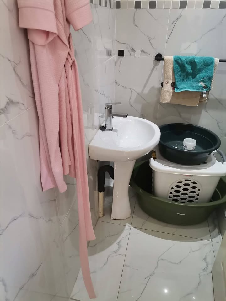 Ensuit room for rental section e for r1 750 a  in Palm Springs