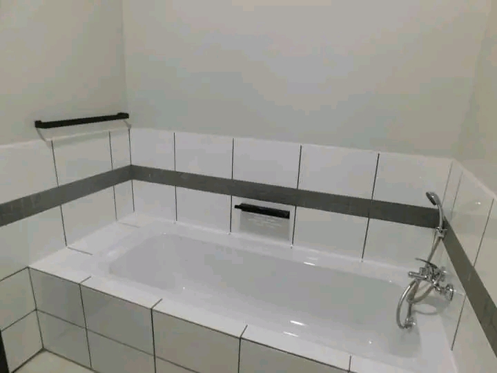 Room available for a lady at 275 main street   in Johannesburg