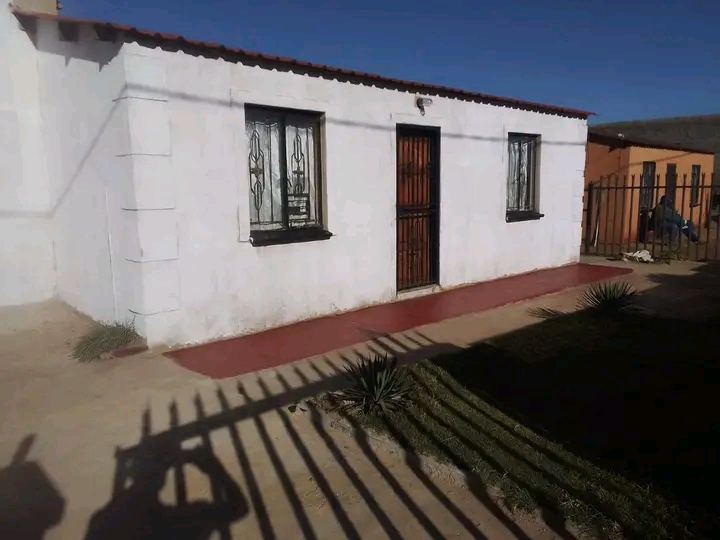 Rdp house for rental with
tiles
ceiling
si  in Palm Ridge