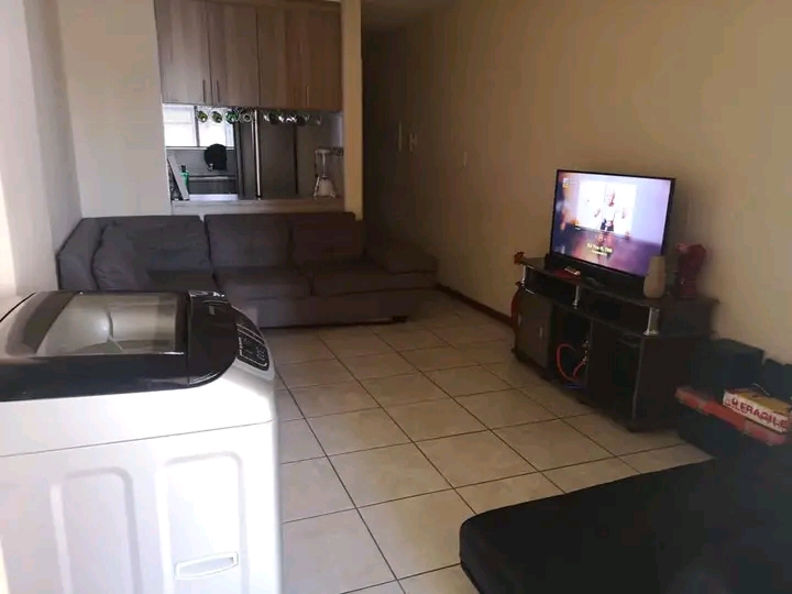 Room available at 329 jorrisen street
petuni  in Sunnyside