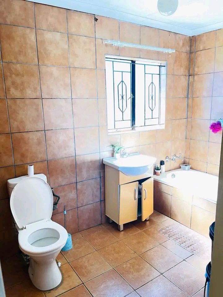 Beautiful 3 bedrooms house to rent in ext6 po  in Vosloorus