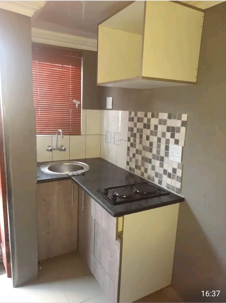 Cottage available 1st may at ext 45 for r2500  in Clayville