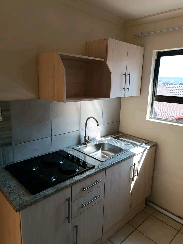 Very big room available for occupation in ext  in Clayville