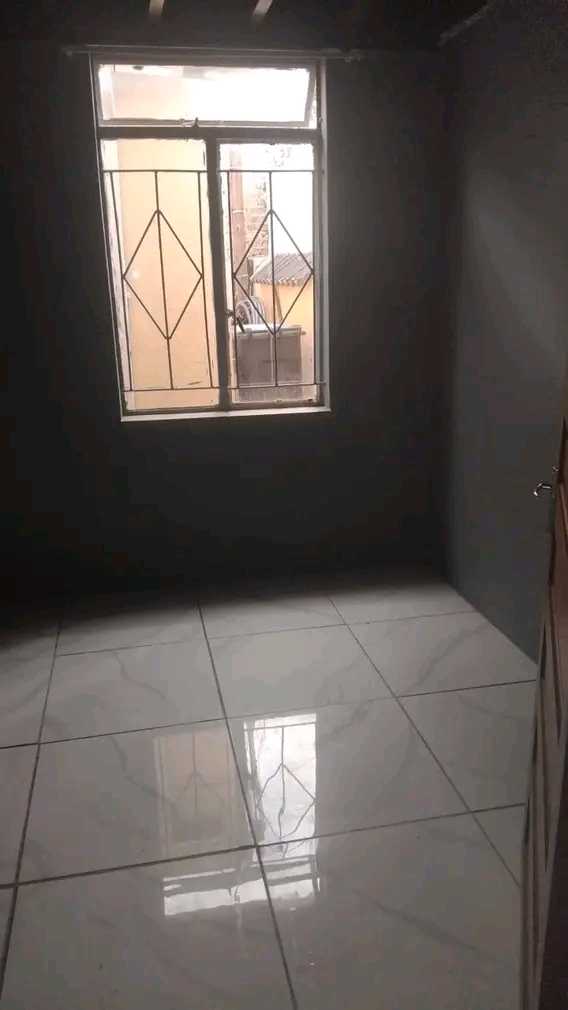 One room apartment available. the unit comes   in Bezetenhoud valley
