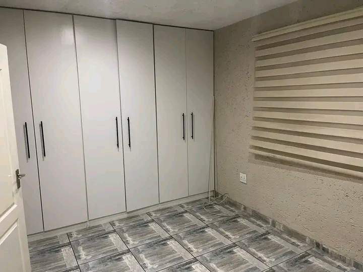 2 bedroom house to rent close to koma road 
  in Senaoane