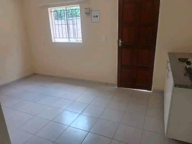 Cottage available ext 9
whatsapp me
rati is  in Cosmo City