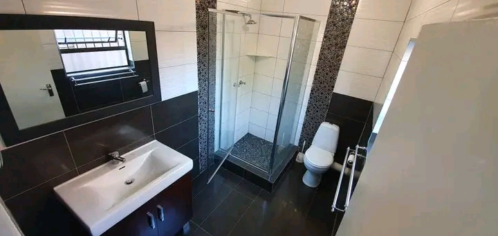 100 m2 - spacious! garden flat huge living ar  in The Reeds