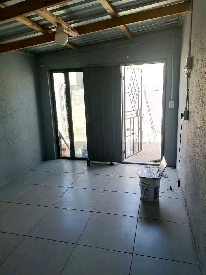 Room available at umnonjaneni next to endayen  in Tembisa